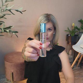 Neness Sapphire Sea - lehká květinová parfémovaná voda v praktickém 33ml flakónu vás zahalí do svěžího mořského vánku. 🍏 V...